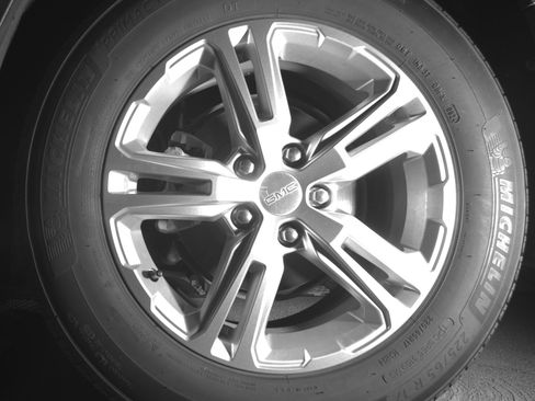 Used 2024 GMC Terrain SLE image 14