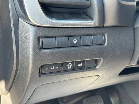 Used 2025 Nissan Rogue SV FWD image 39