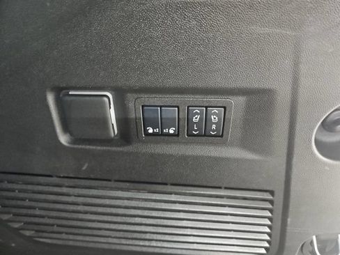 Used 2025 GMC Yukon Denali AWD/4WD image 22
