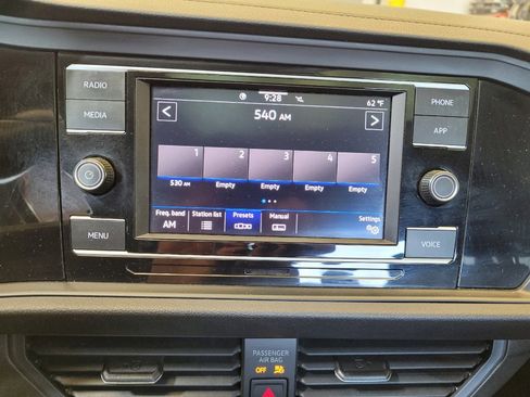 Used 2022 Volkswagen Jetta SE FWD image 25