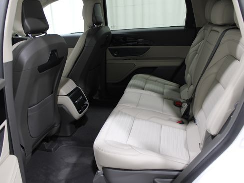 Used 2025 Lincoln Nautilus Reserve AWD/4WD image 18
