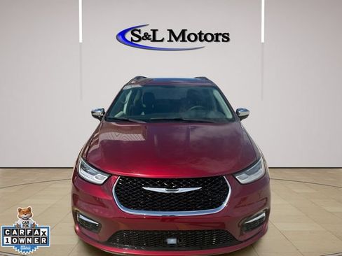 Certified 2023 Chrysler Pacifica Limited FWD image 3