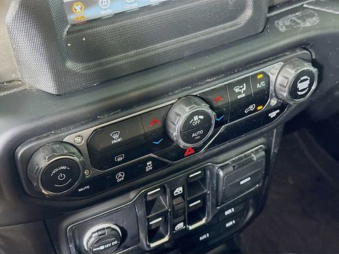 Used 2021 Jeep Wrangler Unlimited Sport AWD/4WD image 25