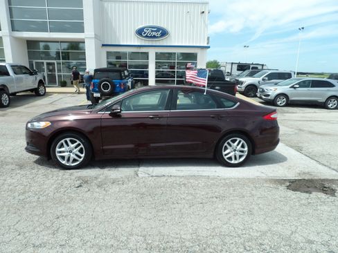 Used 2013 Ford Fusion SE FWD image 1