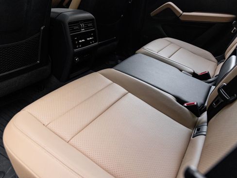 Certified 2025 Porsche Cayenne image 24