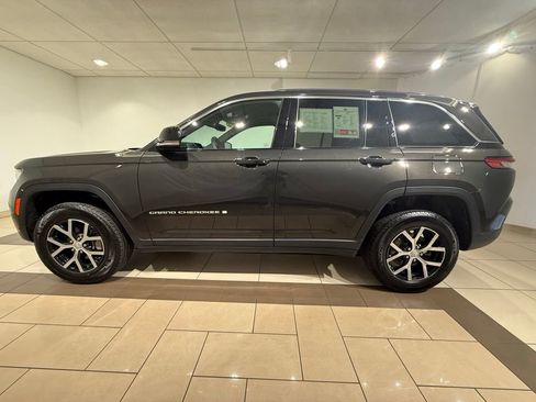 Used 2024 Jeep Grand Cherokee Limited AWD/4WD image 2