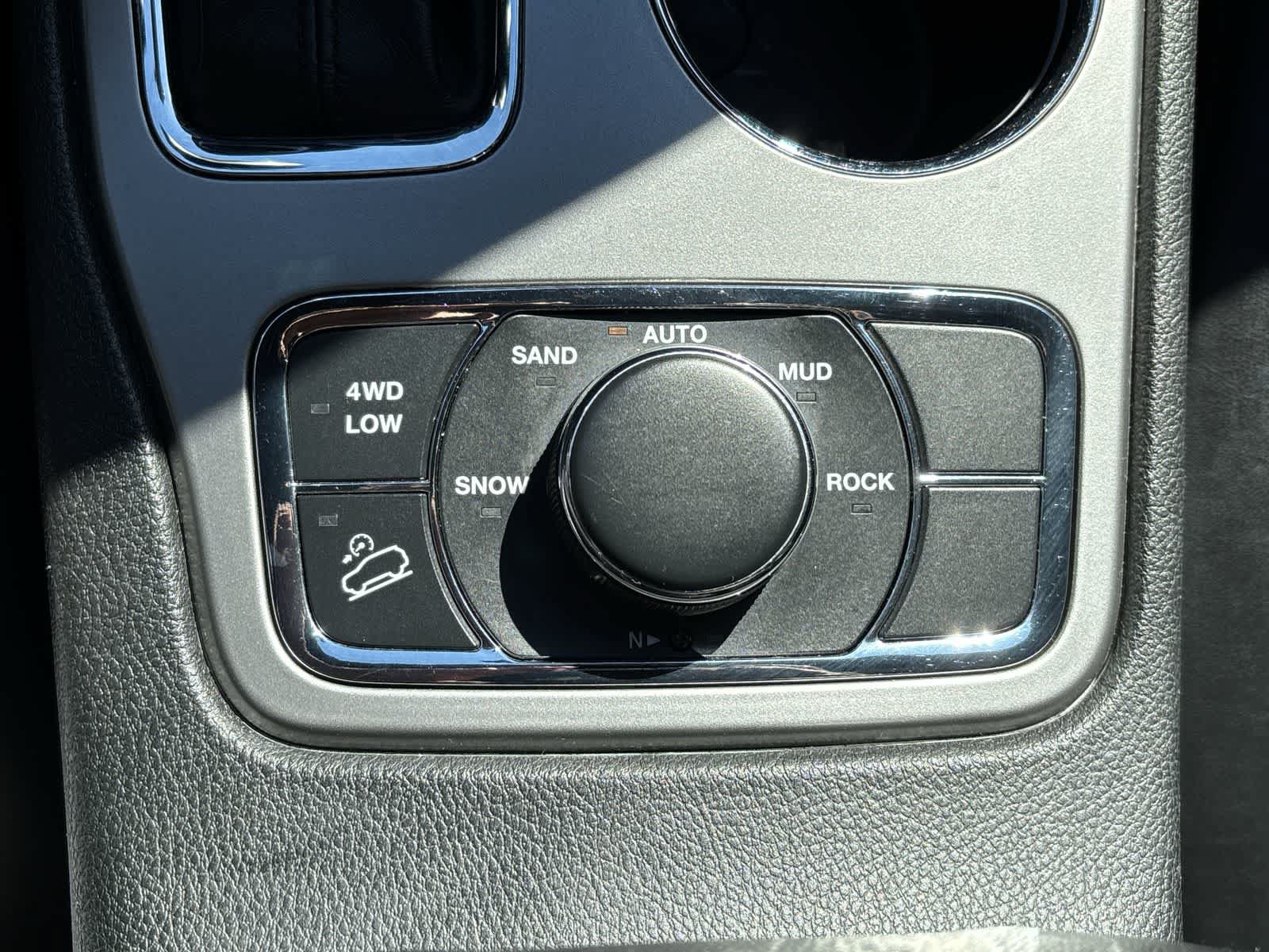 Used 2022 Jeep Grand Cherokee Laredo X AWD/4WD image 28