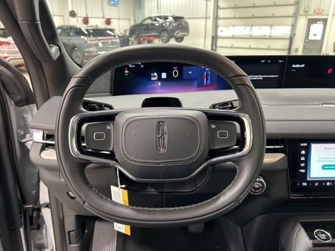 New 2026 Lincoln Navigator Reserve AWD/4WD image 14