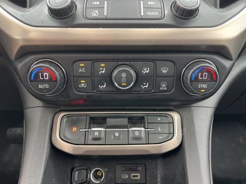Used 2021 GMC Acadia Denali w/ Denali Ultimate Package AWD/4WD image 30