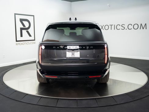 Used 2025 Land Rover Range Rover SE AWD/4WD image 9