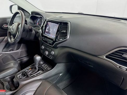Used 2019 Jeep Cherokee Limited image 31