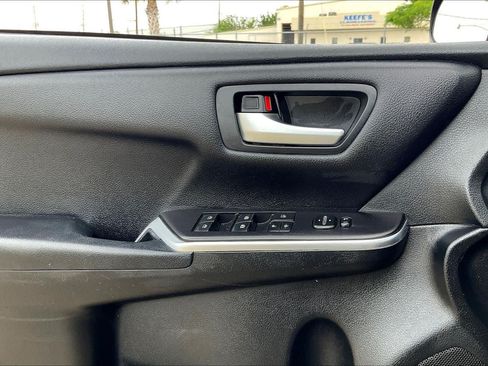 Used 2017 Toyota Camry LE FWD image 27