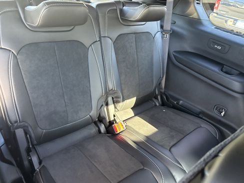 New 2025 Jeep Grand Cherokee L Altitude image 23