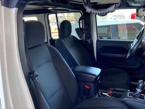 Used 2018 Jeep Wrangler Unlimited Sport S image 9