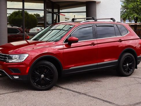 Used 2018 Volkswagen Tiguan SEL w/ 3rd Row Seat Package AWD/4WD image 3