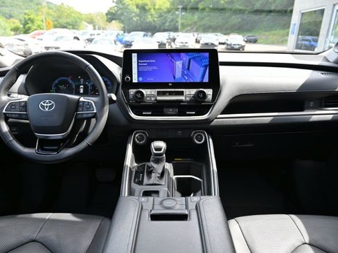 Used 2025 Toyota Grand Highlander AWD Hybrid image 15