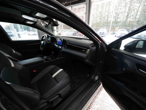 Used 2025 Toyota Camry SE image 25