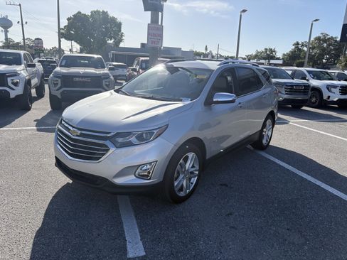Used 2018 Chevrolet Equinox Premier image 3
