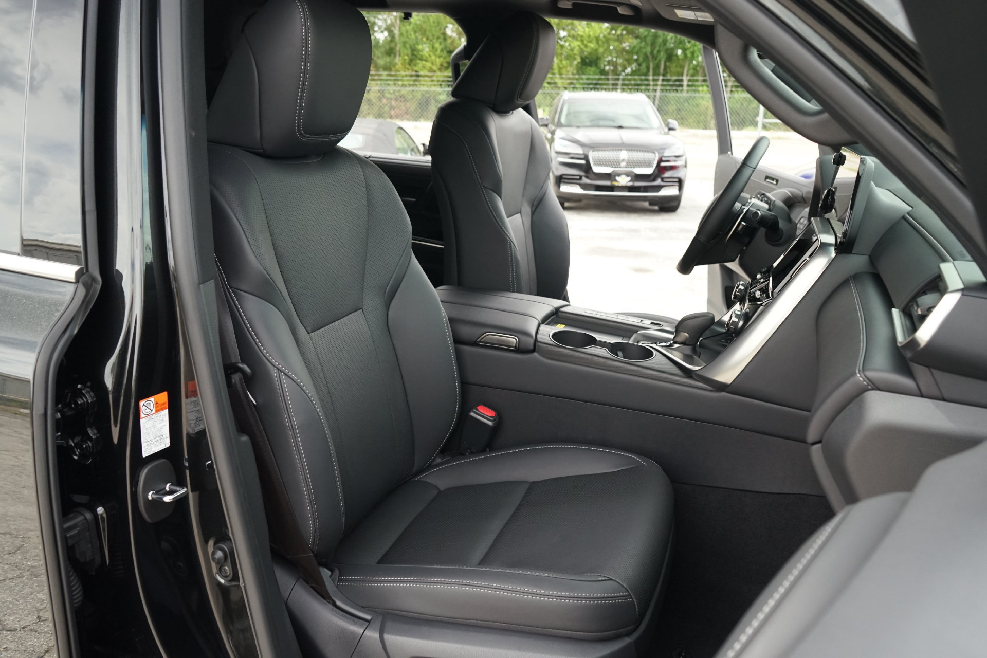 Used 2026 Lexus LX 700h Luxury AWD/4WD image 10