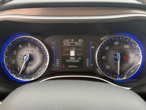 Used 2022 Chrysler Voyager LX image 16