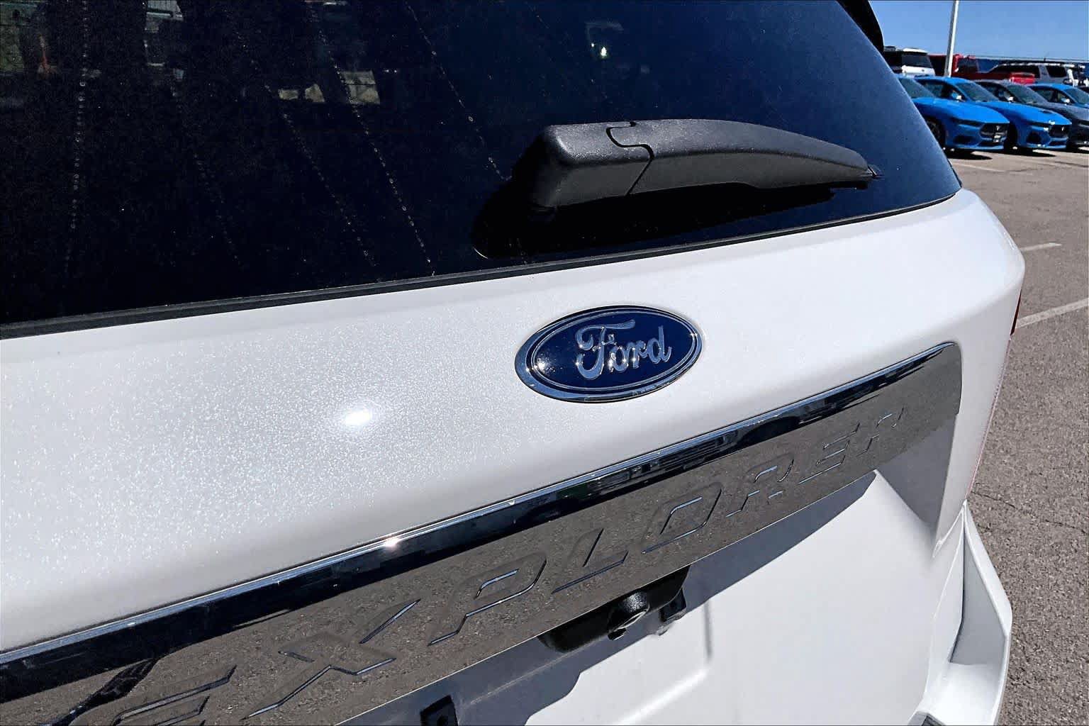 Used 2021 Ford Explorer XLT w/ Equipment Group 202A RWD image 10