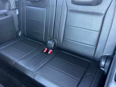 Used 2020 Volkswagen Tiguan SE w/ Panoramic Sunroof Package FWD image 19