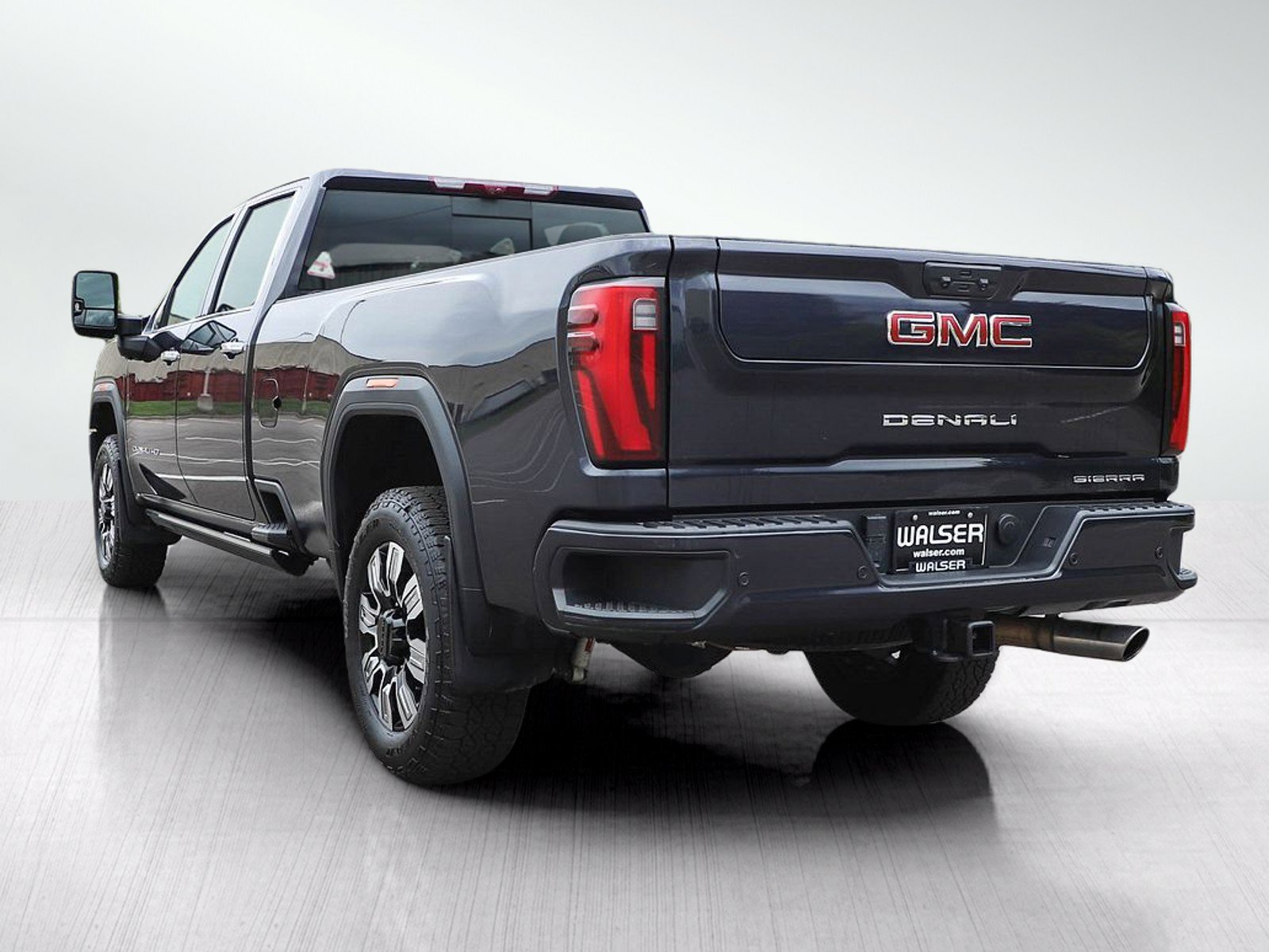 Used 2024 GMC Sierra 3500 Denali w/ Technology Package AWD/4WD image 3