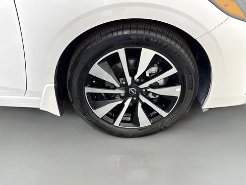 Used 2024 Nissan Sentra SV w/ SV Premium Package image 32