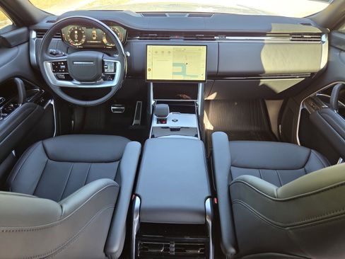 New 2025 Land Rover Range Rover SE image 4