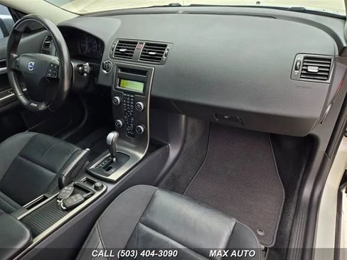 Used 2011 Volvo C30 T5 R-Design image 2