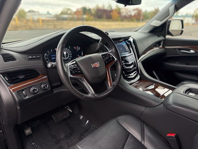 Used 2019 Cadillac Escalade Luxury AWD/4WD image 10