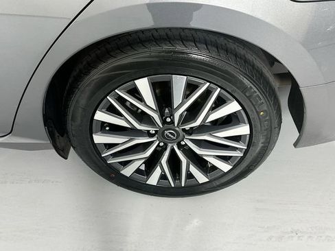 Used 2024 Nissan Altima 2.5 SV image 29