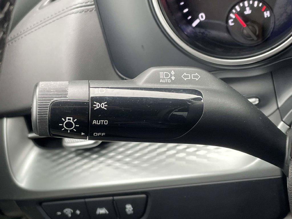 Used 2024 Kia Carnival LX FWD image 22