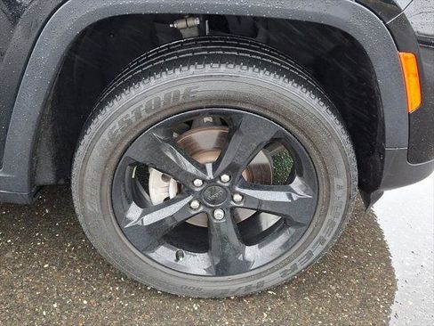 Certified 2023 Jeep Grand Cherokee Altitude image 9