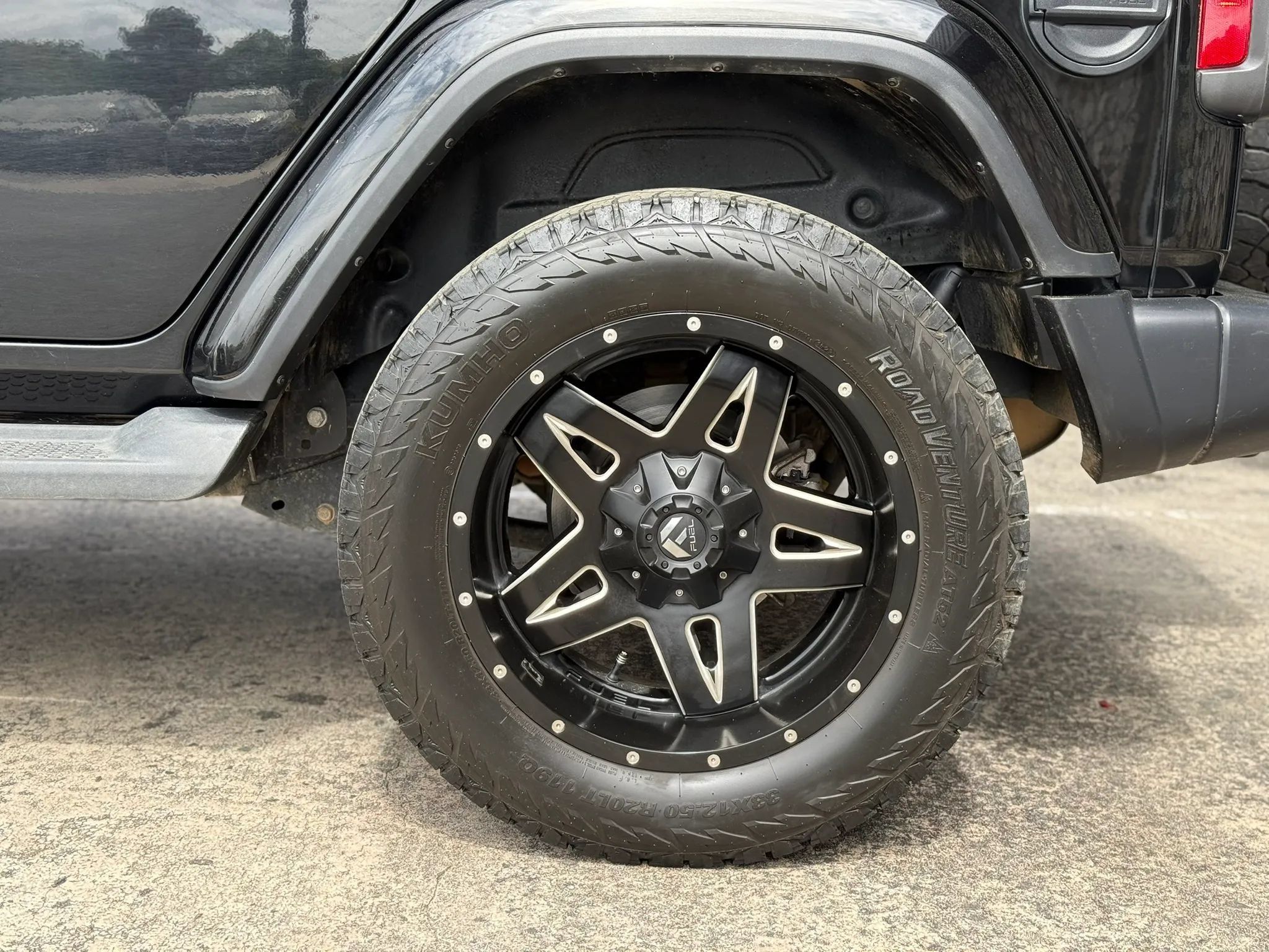 Used 2020 Jeep Wrangler Unlimited Sahara AWD/4WD image 12