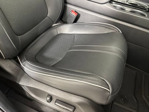 Used 2025 Honda Pilot Elite image 34