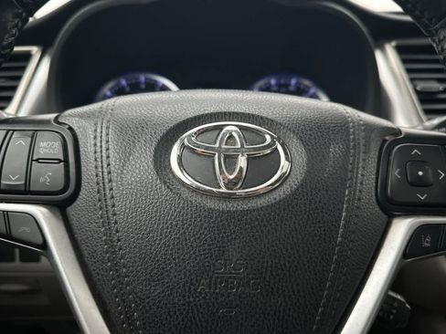 Used 2019 Toyota Highlander XLE image 26