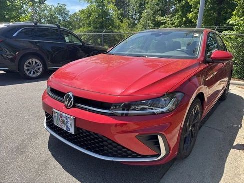 Used 2025 Volkswagen Jetta SE w/ Sunroof Package image 1