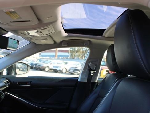 Used 2018 Lexus IS 300 image 38