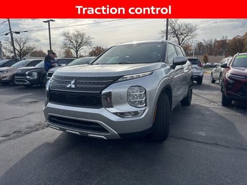 Used 2024 Mitsubishi Outlander SE image 5