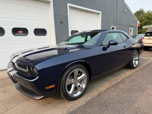 Used 2014 Dodge Challenger SXT w/ Super Sport Group (SS/T) RWD image 1