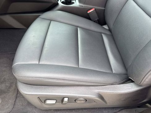 Used 2025 Chevrolet Colorado Trail Boss AWD/4WD image 19