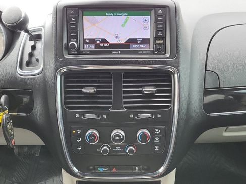 Used 2019 Dodge Grand Caravan SXT w/ Rear Park Assist Package image 30