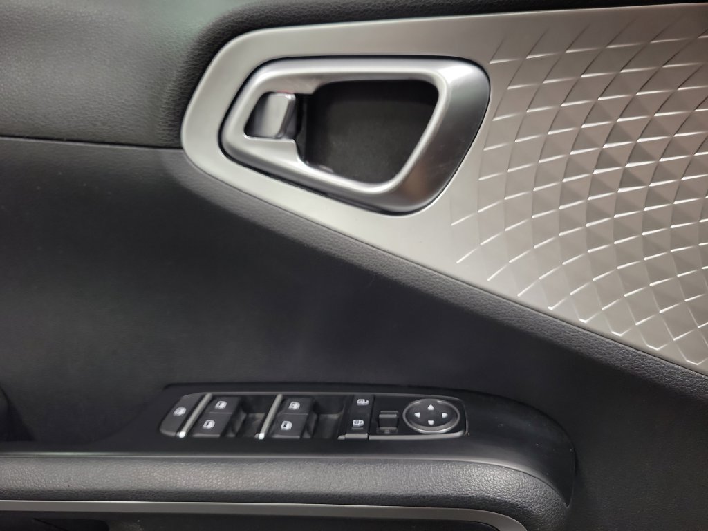 Used 2020 Kia Soul LX FWD image 27