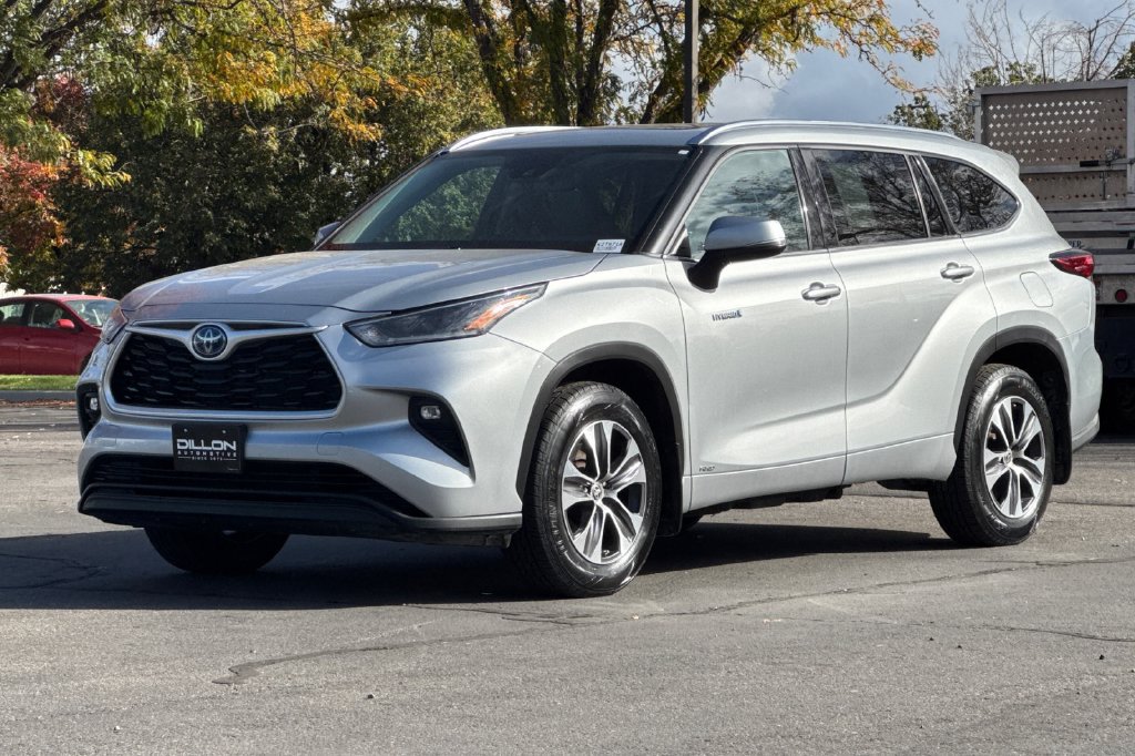 Used 2021 Toyota Highlander XLE AWD/4WD image 11