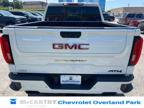 Used 2021 GMC Sierra 1500 AT4 w/ AT4 Premium Package AWD/4WD image 4