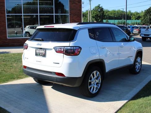 Used 2023 Jeep Compass Latitude AWD/4WD image 29