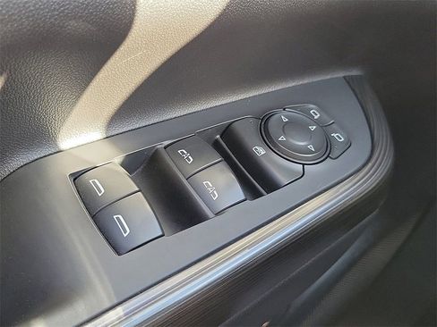 Used 2023 GMC Acadia SLT image 15