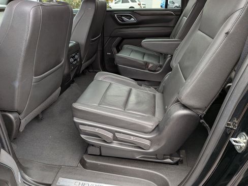 Used 2023 Chevrolet Suburban LT w/ Luxury Package image 30