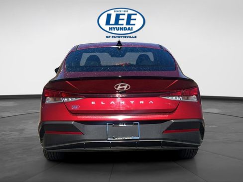 Used 2025 Hyundai Elantra Sport image 5